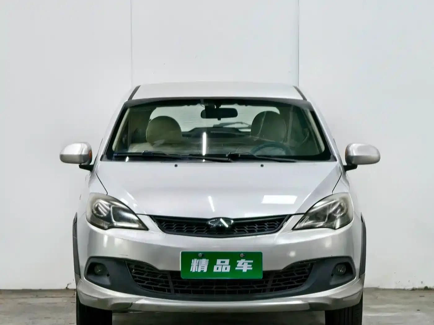 Fengyun 2 2014 Hatchback 1.5L Manual New Youth Edition — миниатюра 2