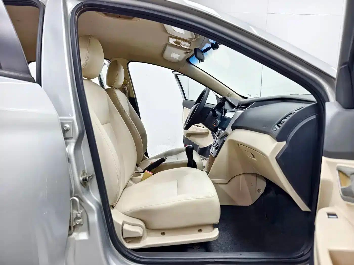 Fengyun 2 2014 Hatchback 1.5L Manual New Youth Edition — миниатюра 13