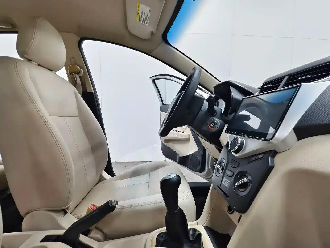 Fengyun 2 2014 Hatchback 1.5L Manual New Youth Edition — миниатюра 14