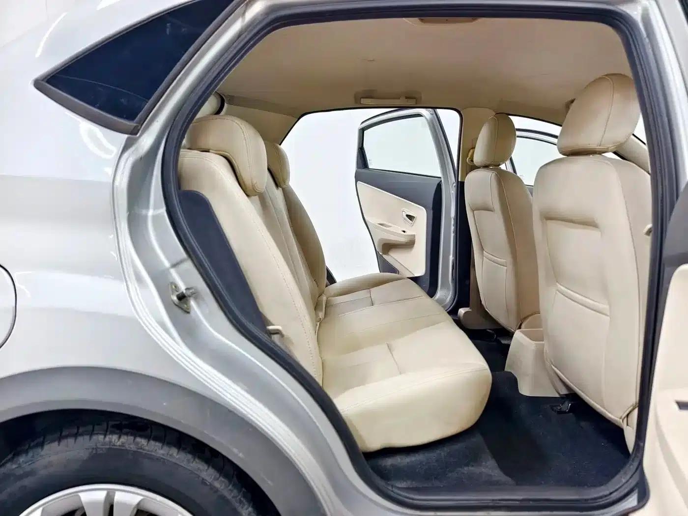Fengyun 2 2014 Hatchback 1.5L Manual New Youth Edition — миниатюра 15