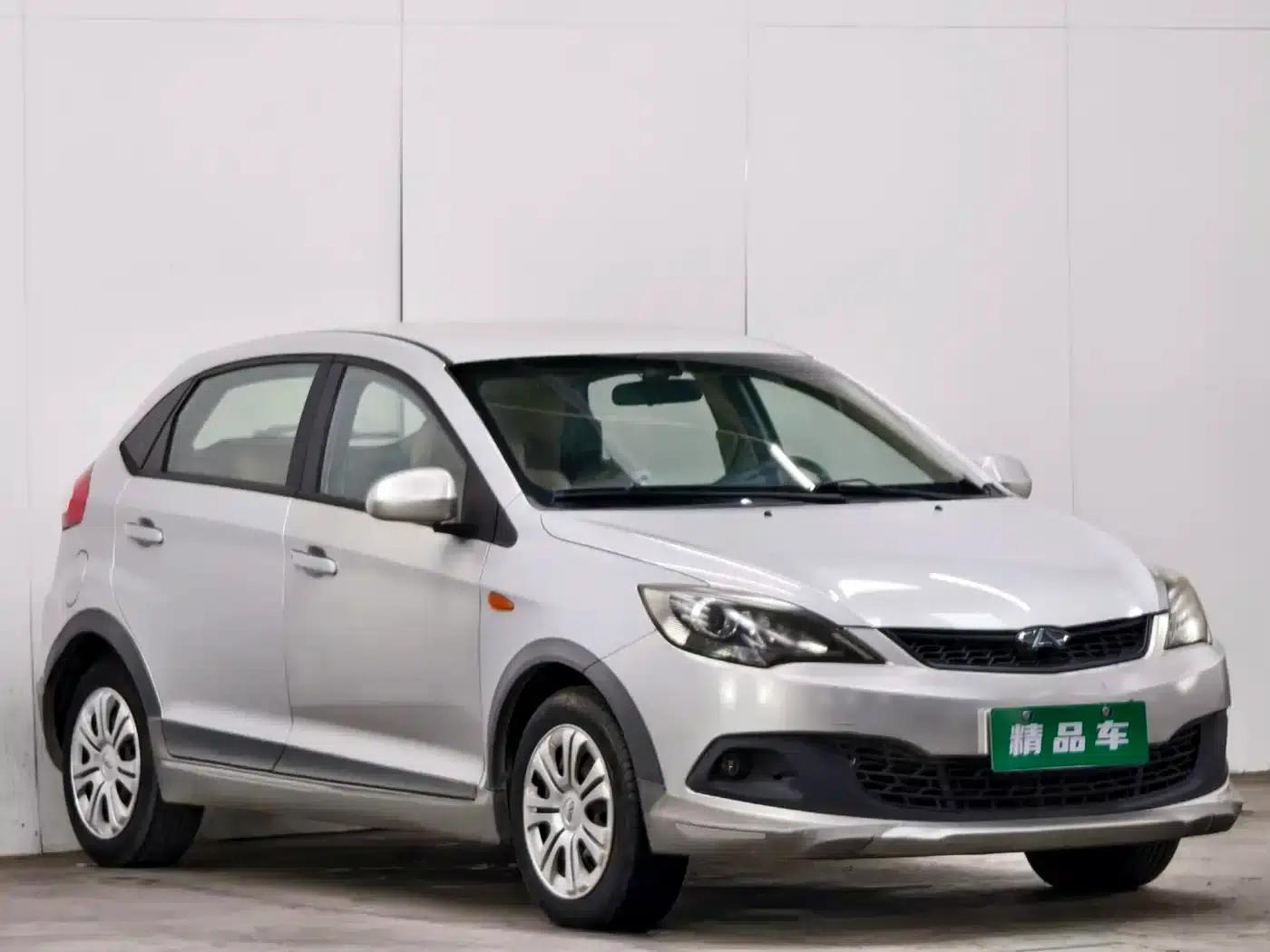 Fengyun 2 2014 Hatchback 1.5L Manual New Youth Edition — миниатюра 3