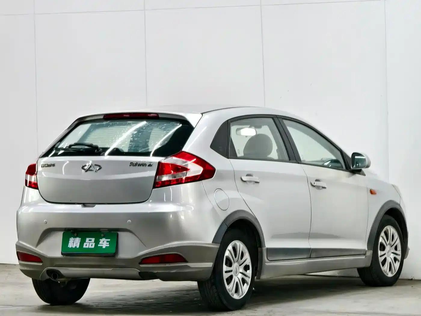 Fengyun 2 2014 Hatchback 1.5L Manual New Youth Edition — миниатюра 4