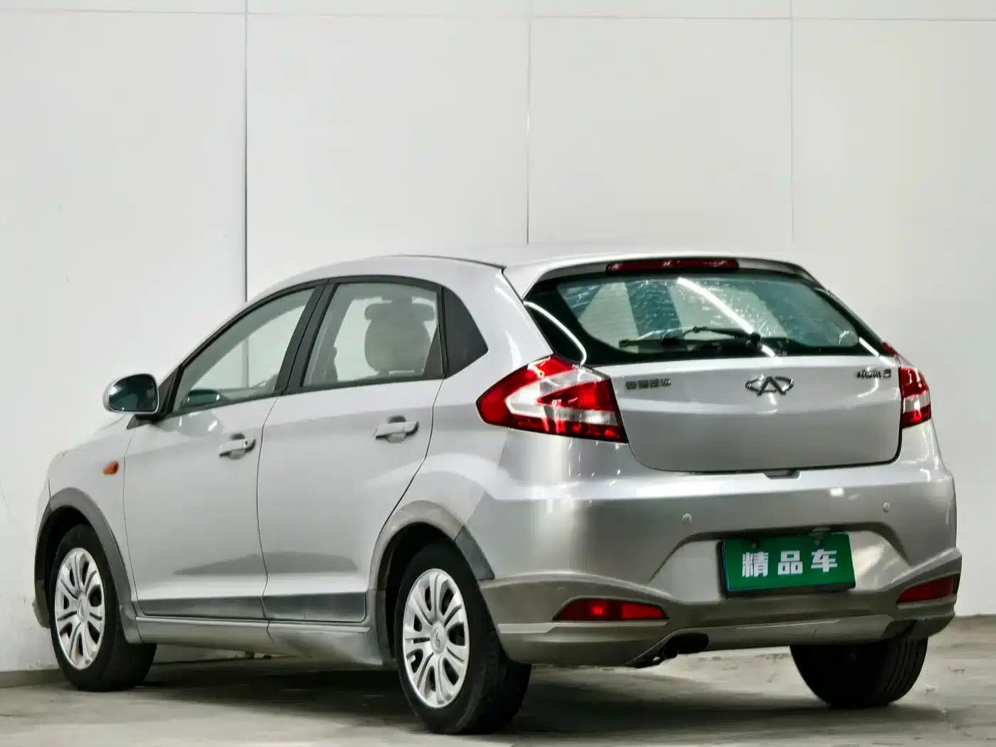 Fengyun 2 2014 Hatchback 1.5L Manual New Youth Edition — миниатюра 6