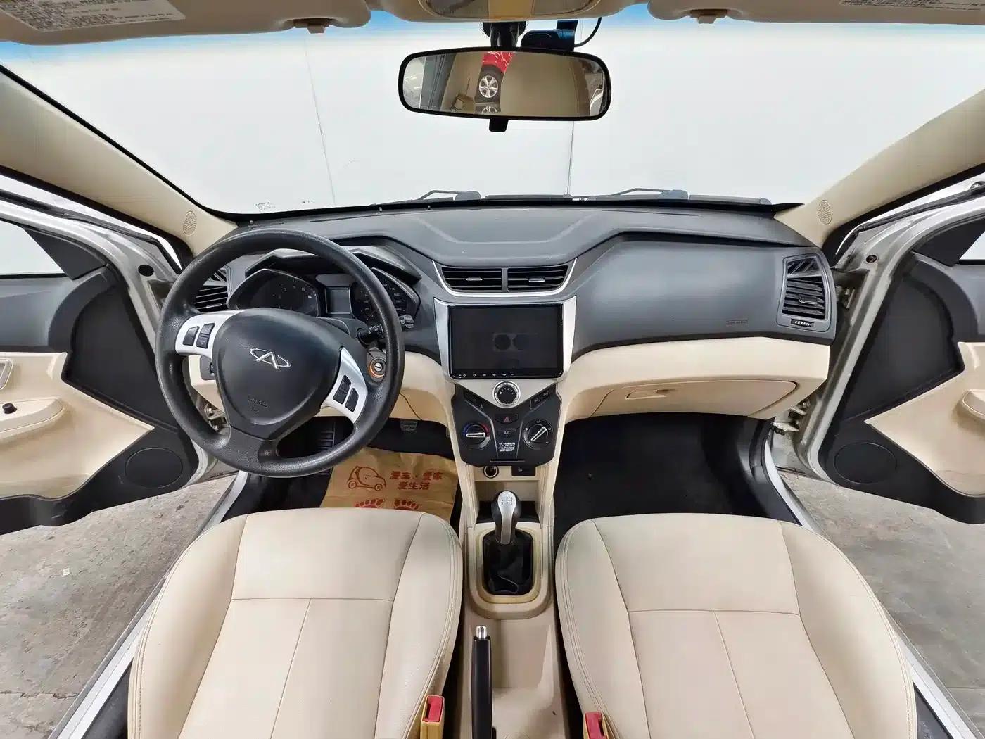 Fengyun 2 2014 Hatchback 1.5L Manual New Youth Edition — миниатюра 9