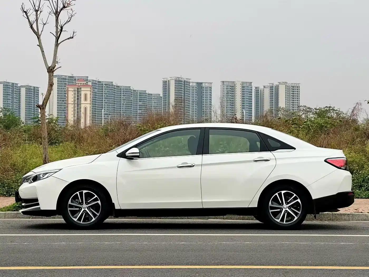 Venucia D60 2019 Model, 100,000 Glory Edition, 1.6L XL CVT, National V Emission Standard — миниатюра 3