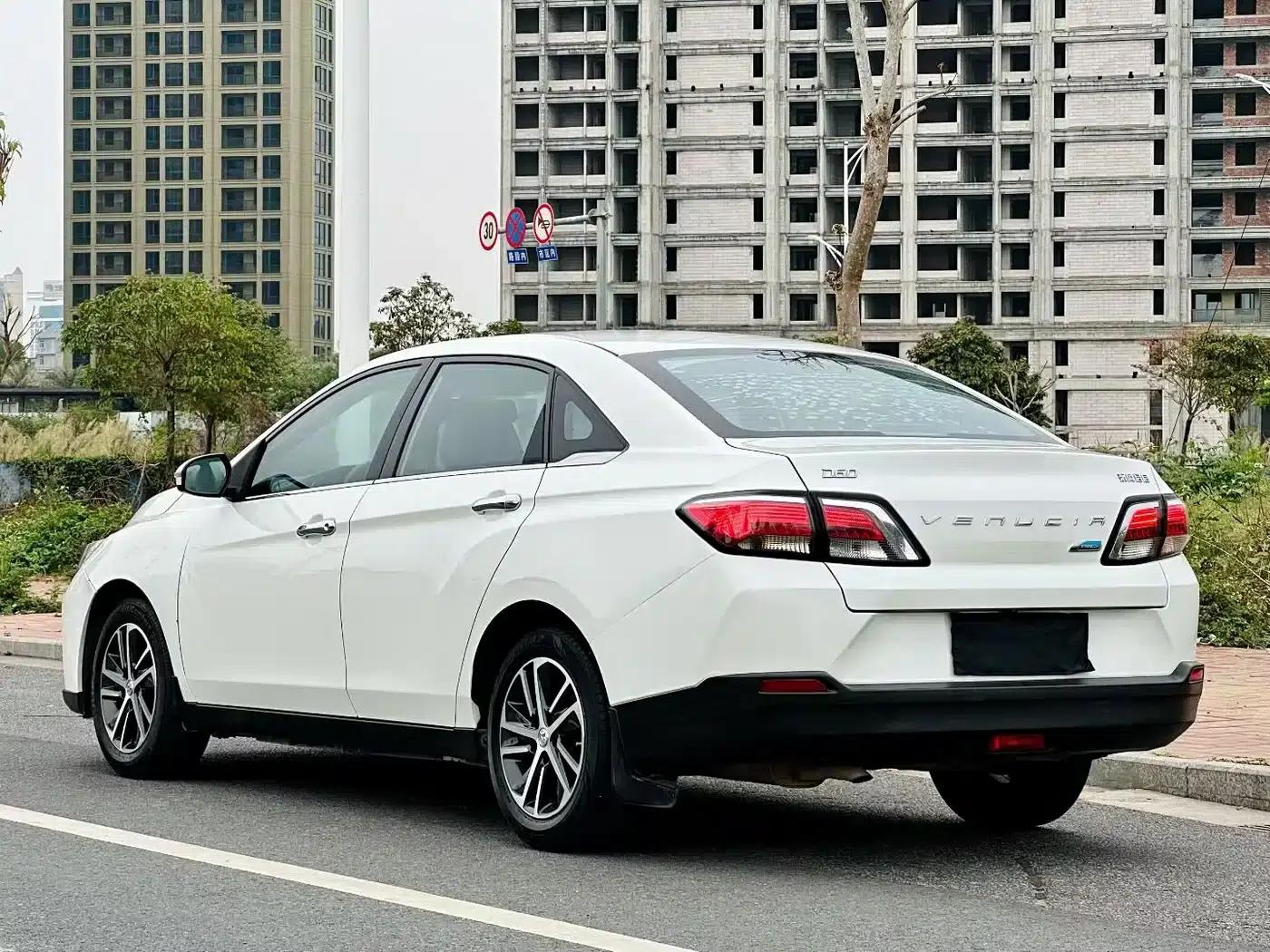 Venucia D60 2019 Model, 100,000 Glory Edition, 1.6L XL CVT, National V Emission Standard — миниатюра 4
