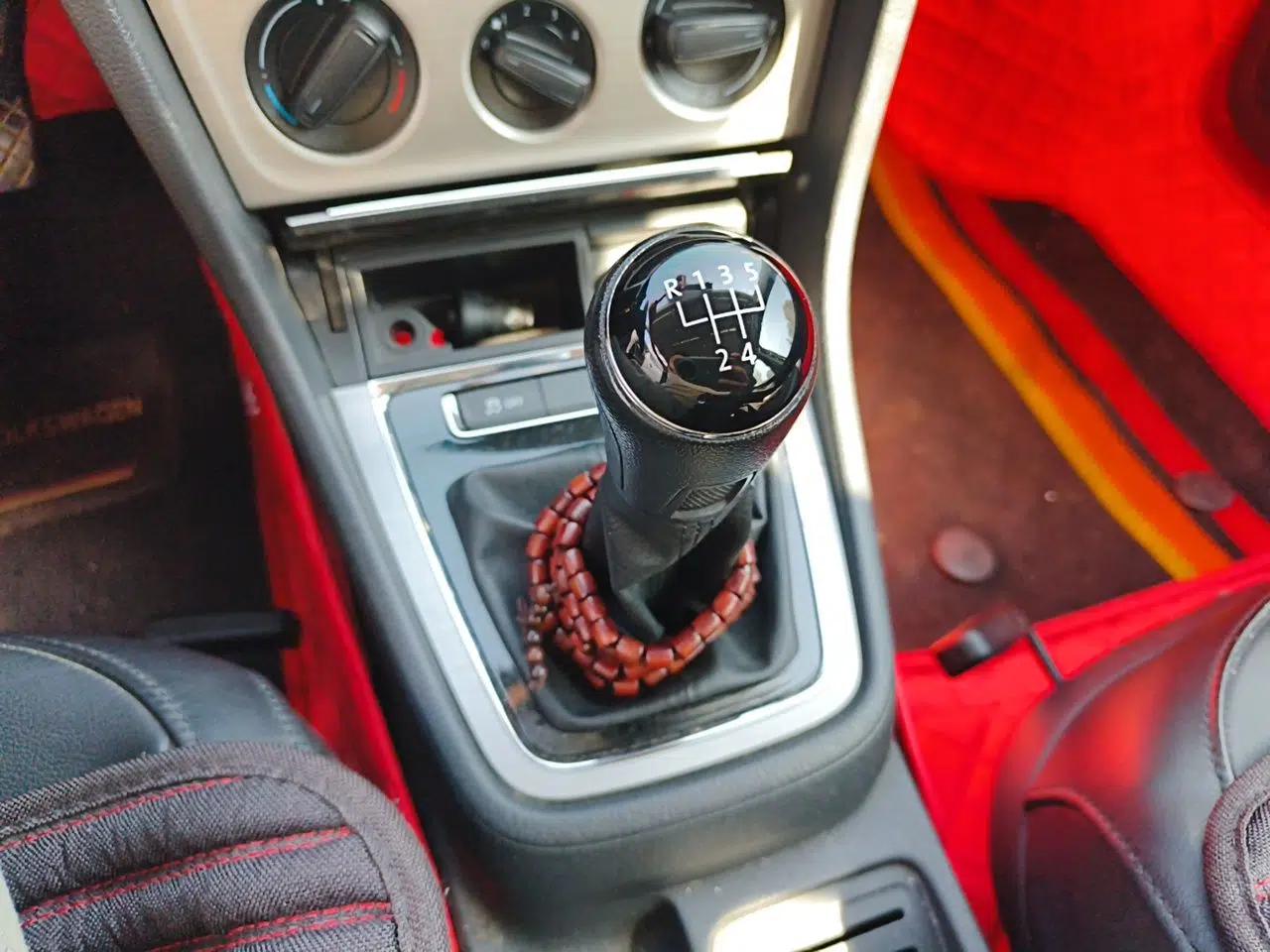 Volkswagen Lavida 2013 Restyled Classic 1.6L Manual Comfort Edition — миниатюра 14