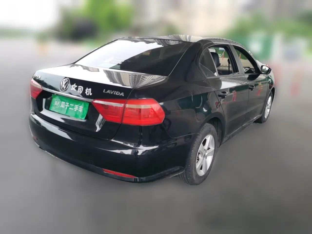 Volkswagen Lavida 2015 1.6L Automatic Fashion Edition — миниатюра 6