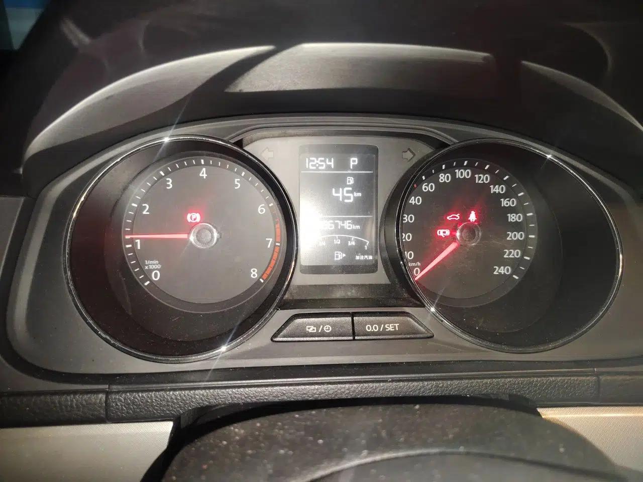 Volkswagen Lavida 2017 1.6L Automatic Comfort Edition — миниатюра 11