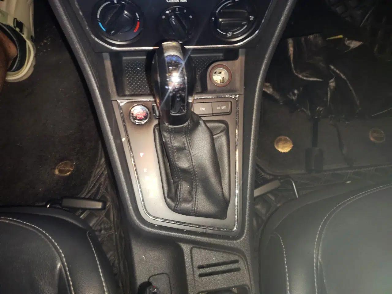 Volkswagen Lavida 2017 1.6L Automatic Comfort Edition — миниатюра 14