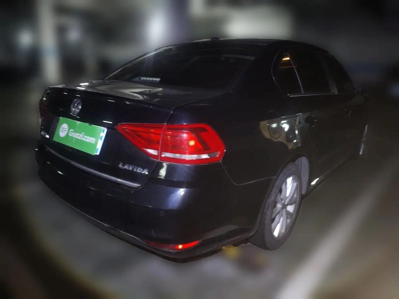 Volkswagen Lavida 2017 1.6L Automatic Comfort Edition — миниатюра 6