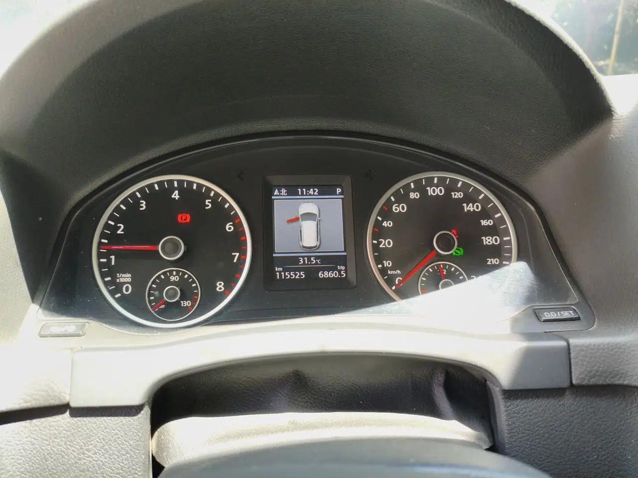 Volkswagen Tiguan 2013 1.8TSI Automatic Two-Wheel Drive Luxury Model — миниатюра 11