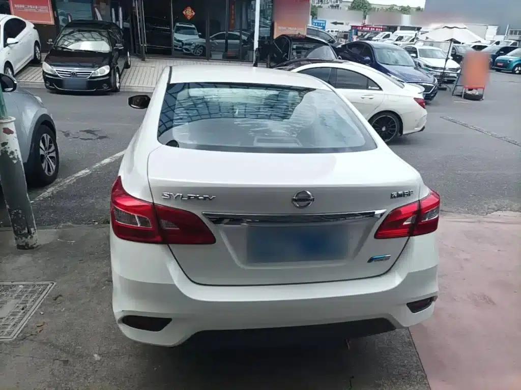 Nissan Sylphy 2016 1.6XL CVT Luxury Edition — миниатюра 6