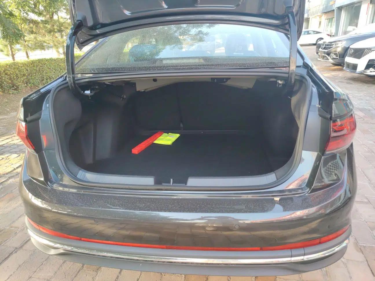 Volkswagen Sagitar 2026 Model 30 Million Units Selected 300TSI DSG Surpassing Edition — миниатюра 12