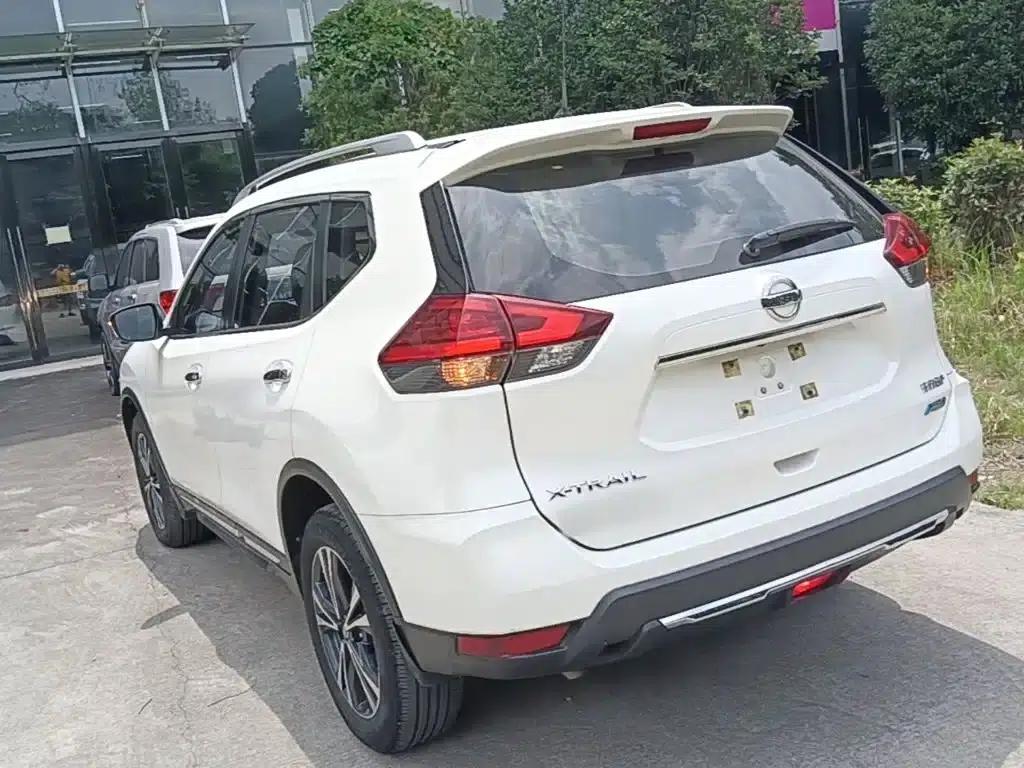 Nissan X-Trail 2017 2.5L CVT Luxury 4WD — миниатюра 23