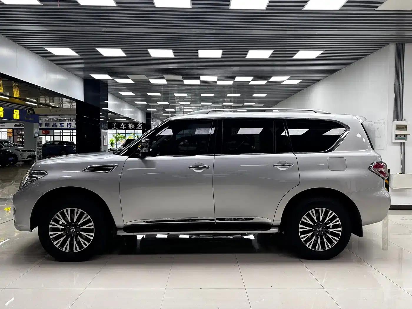 Nissan Patrol 2018 4.0L Platinum Edition — миниатюра 4
