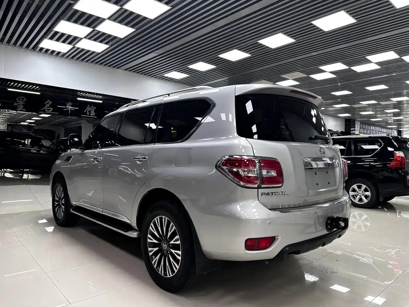 Nissan Patrol 2018 4.0L Platinum Edition — миниатюра 5