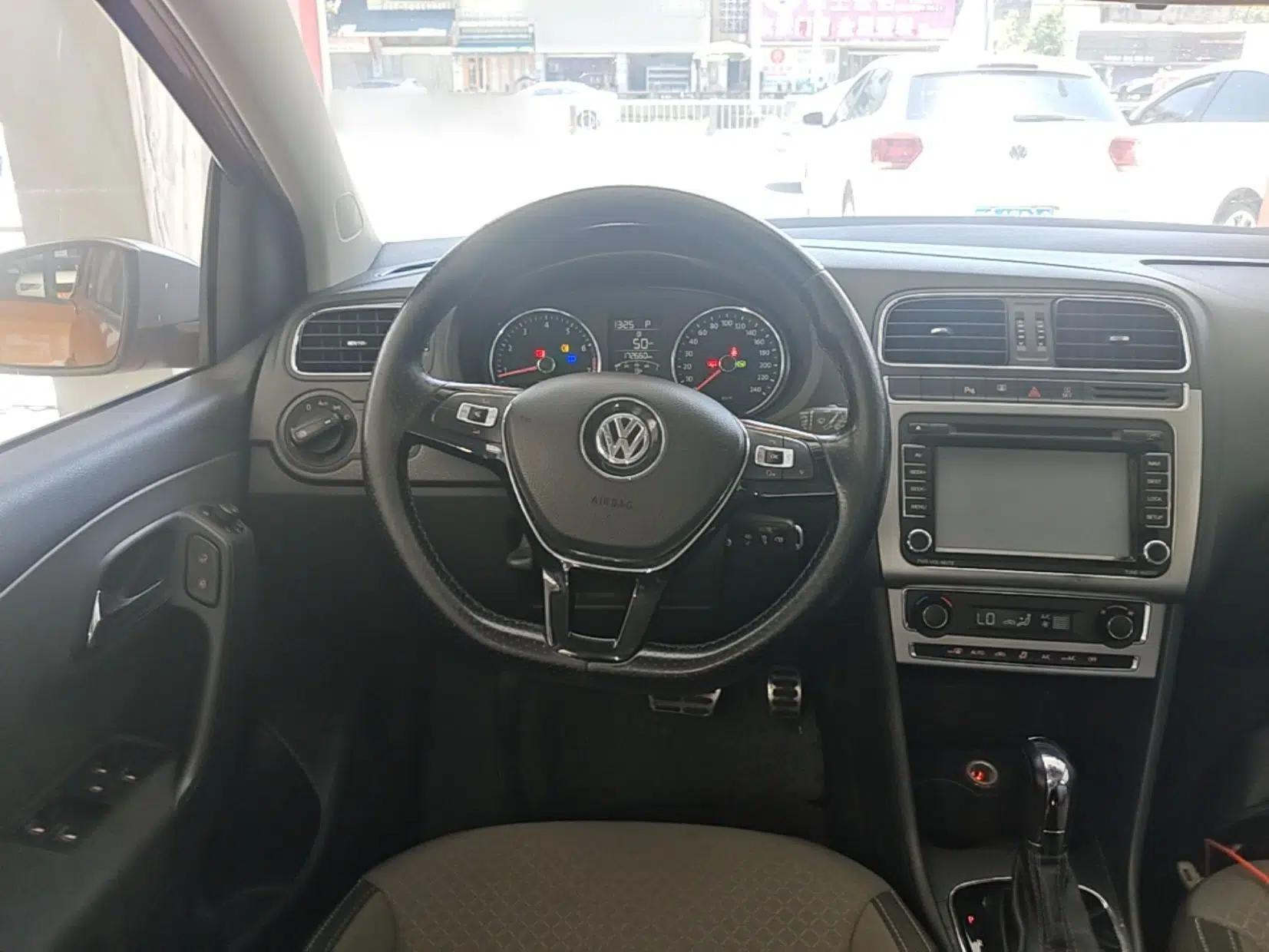 Volkswagen Polo 2014 1.6L Cross Polo Automatic — миниатюра 13
