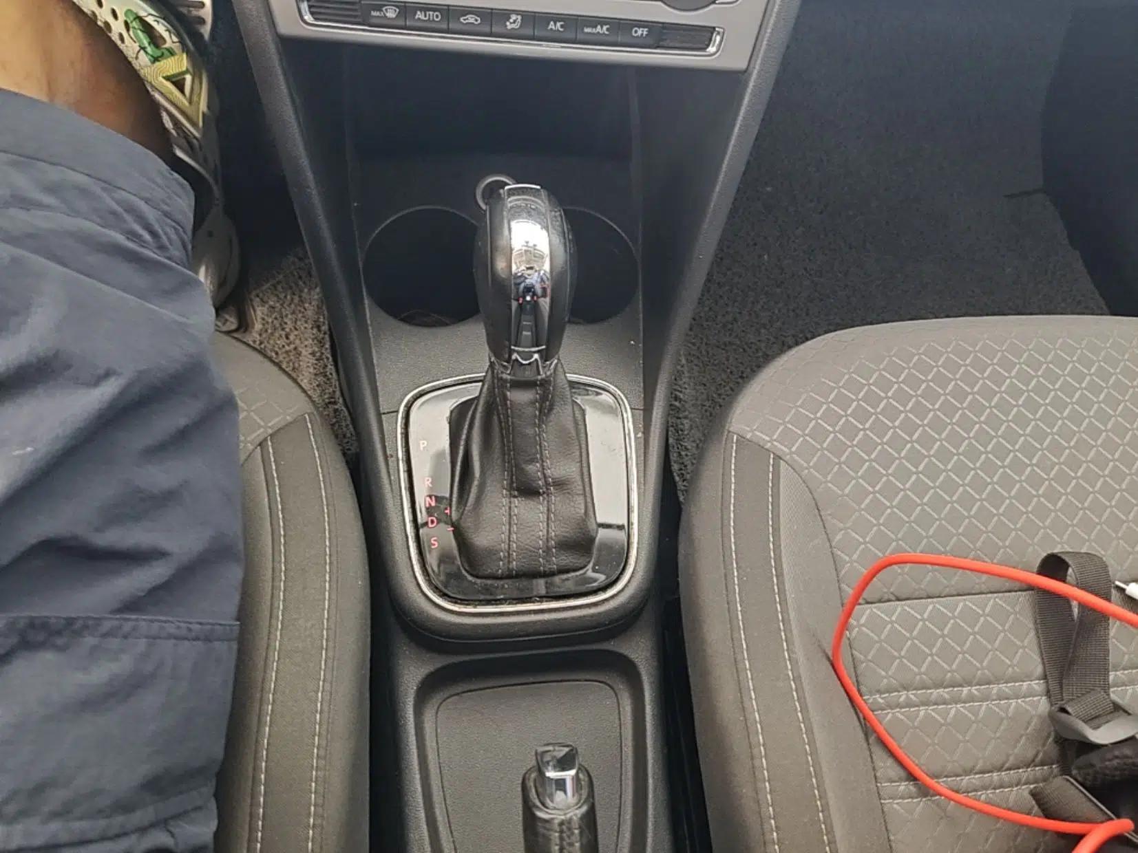 Volkswagen Polo 2014 1.6L Cross Polo Automatic — миниатюра 16