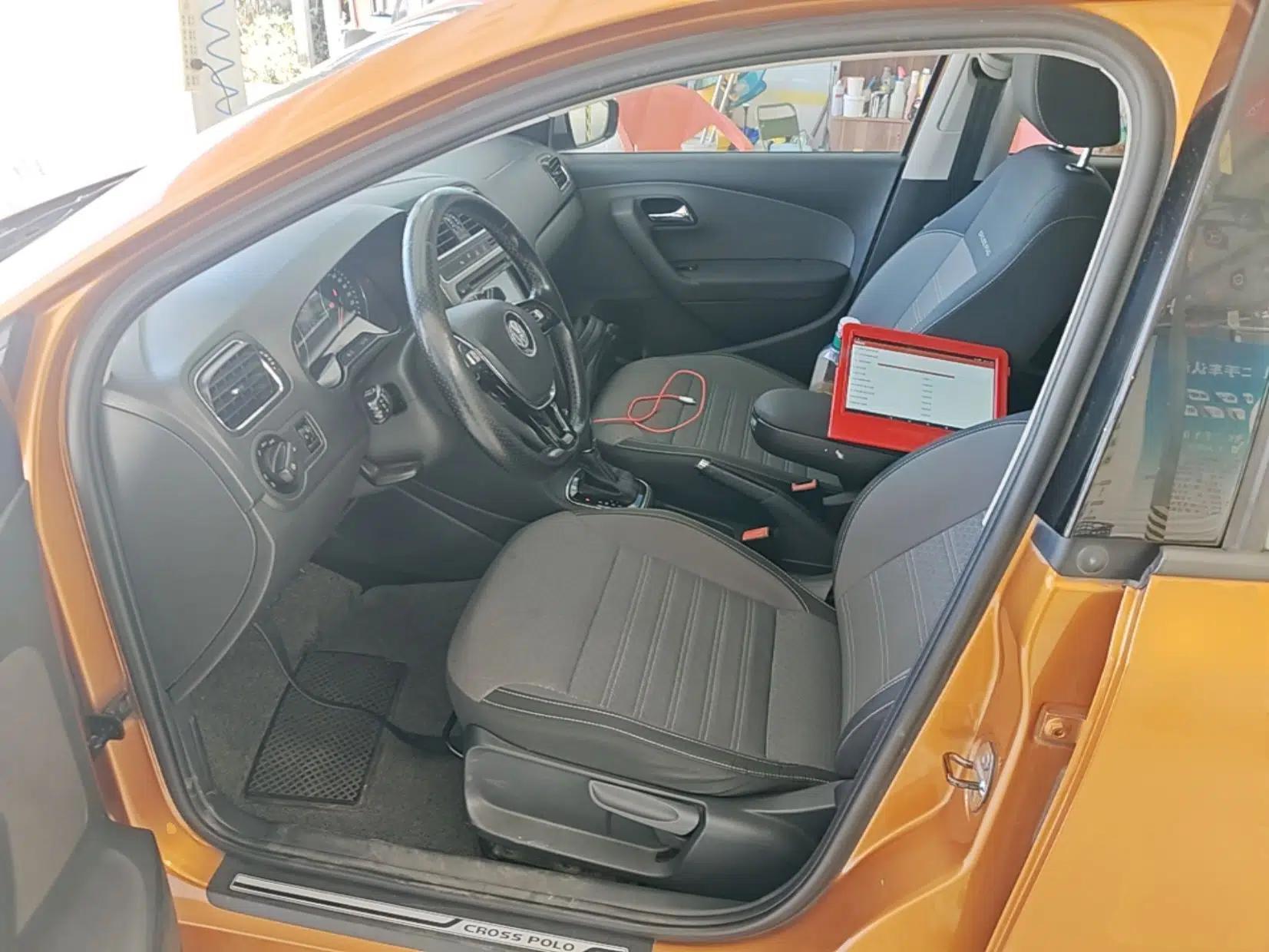 Volkswagen Polo 2014 1.6L Cross Polo Automatic — миниатюра 17