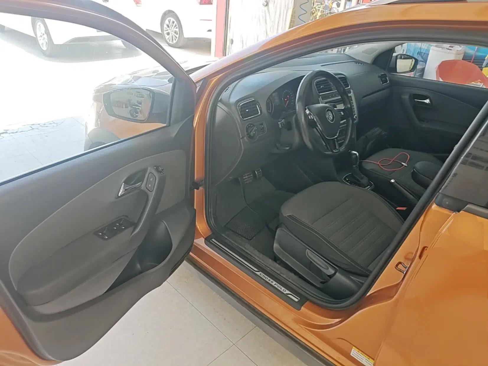 Volkswagen Polo 2014 1.6L Cross Polo Automatic — миниатюра 18
