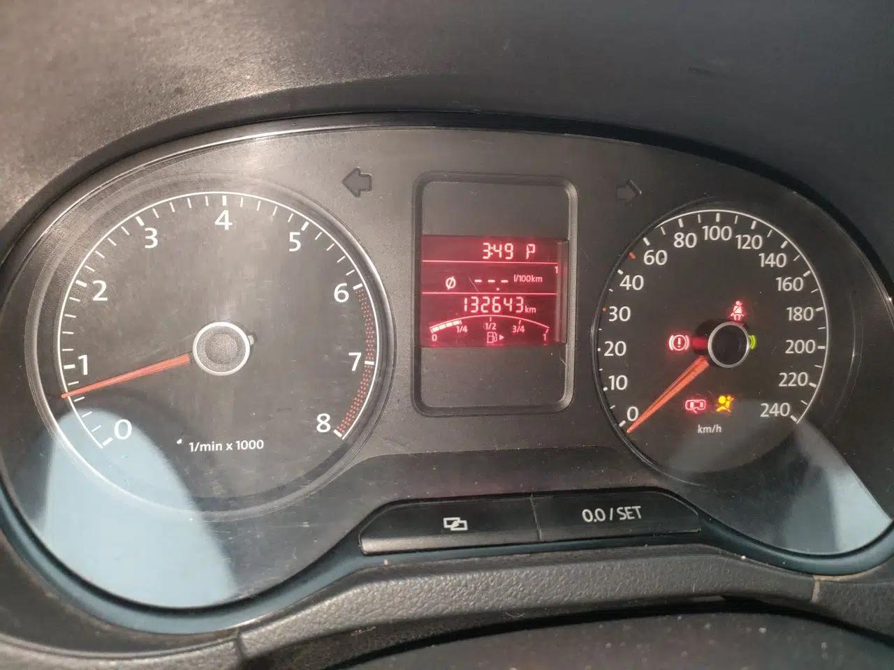 Volkswagen Polo 2011 1.6L Automatic ZhiShang Version — миниатюра 12