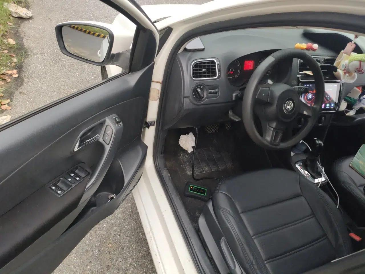 Volkswagen Polo 2011 1.6L Automatic ZhiShang Version — миниатюра 16