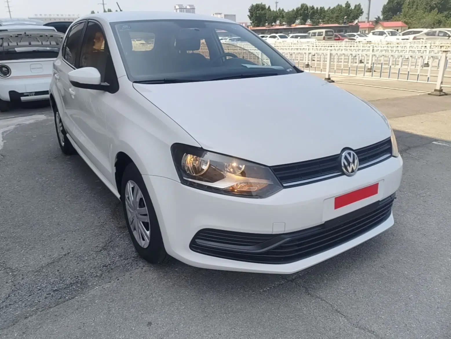Volkswagen Polo 2016 1.4L Automatic Trendy Model — миниатюра 3