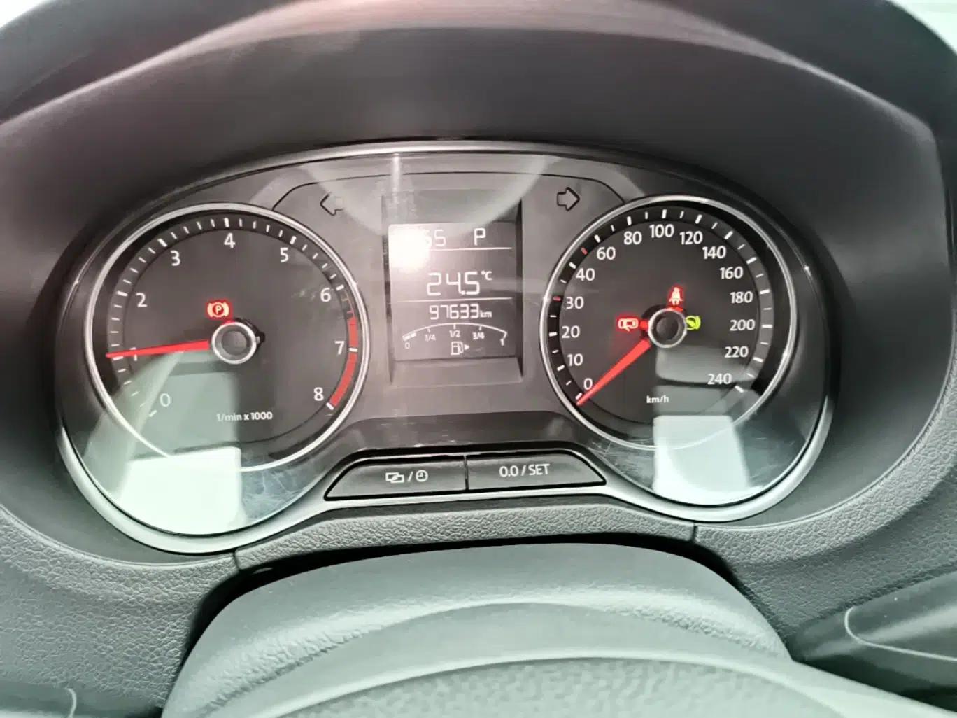 Volkswagen Polo 2014 1.6L Automatic Comfort Edition — миниатюра 14