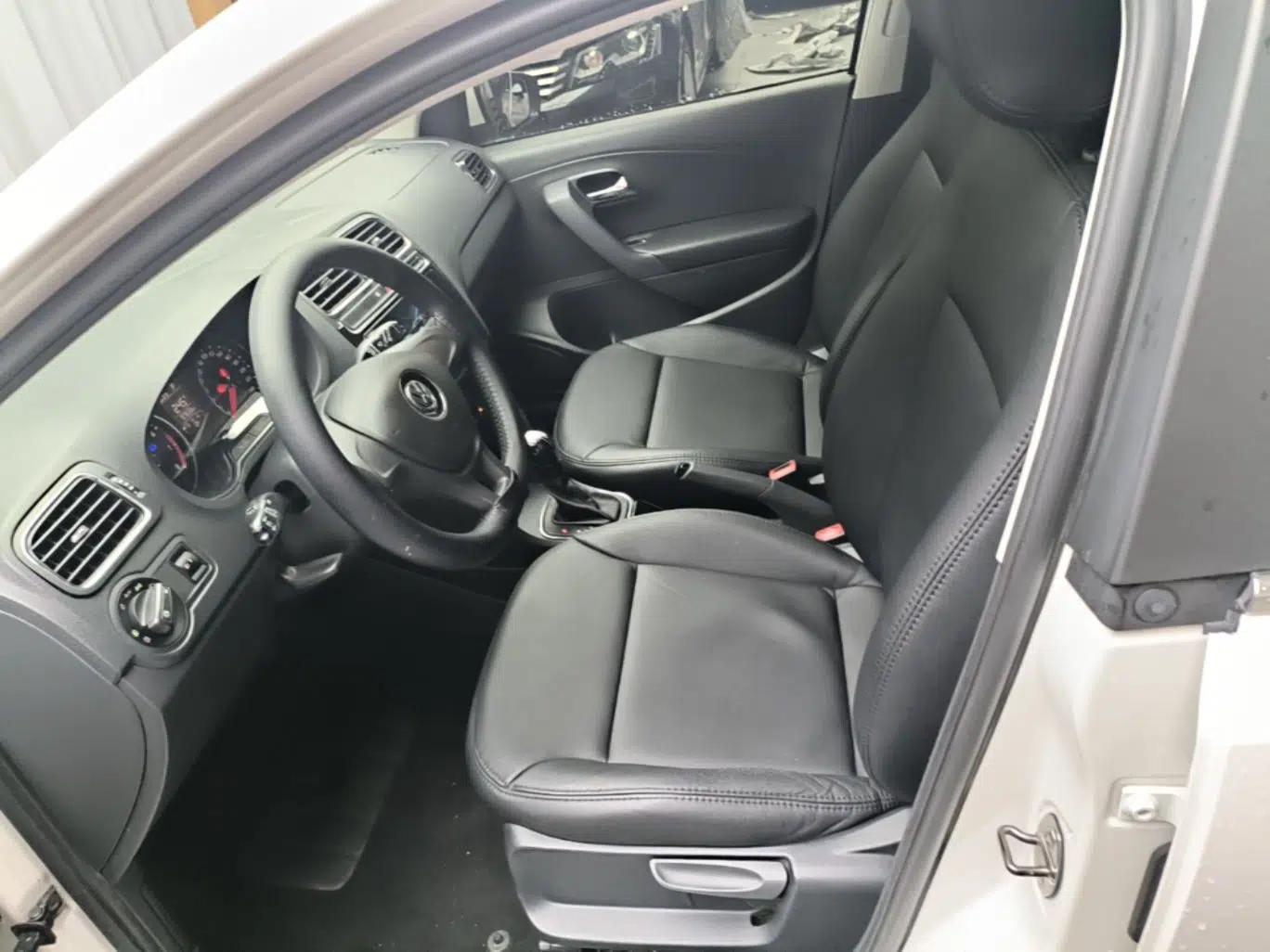 Volkswagen Polo 2014 1.6L Automatic Comfort Edition — миниатюра 17