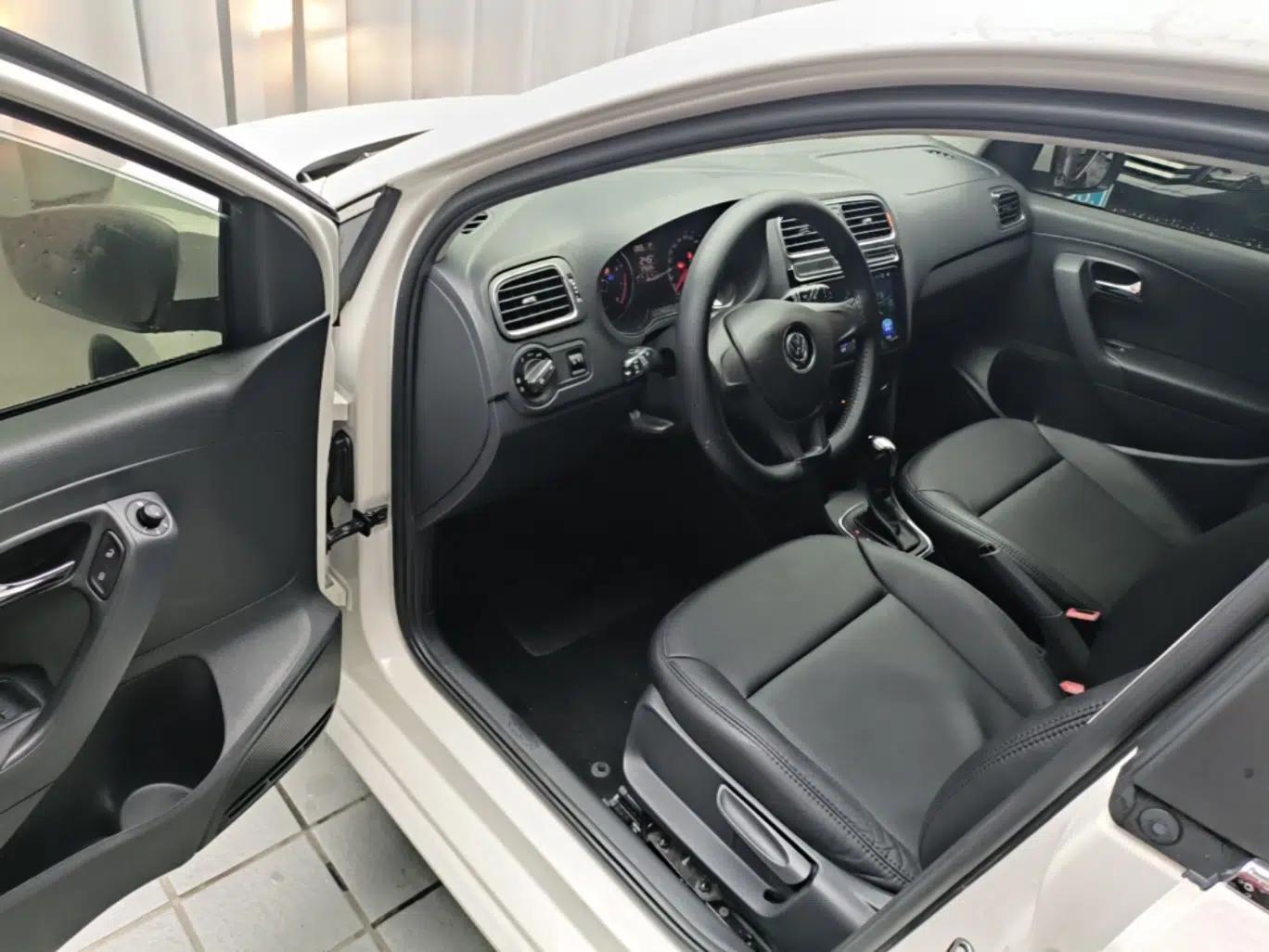 Volkswagen Polo 2014 1.6L Automatic Comfort Edition — миниатюра 18