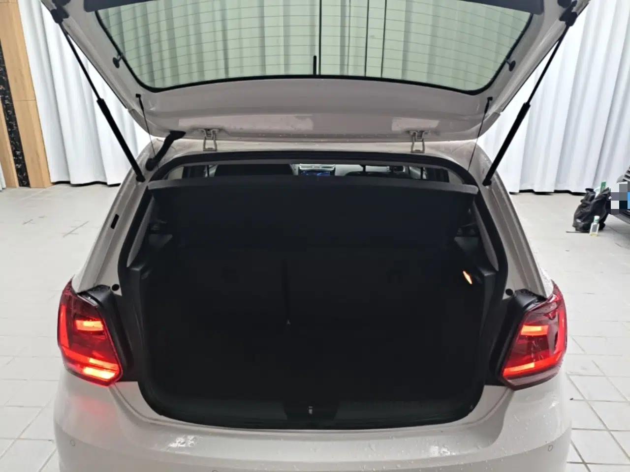 Volkswagen Polo 2014 1.6L Automatic Comfort Edition — миниатюра 22