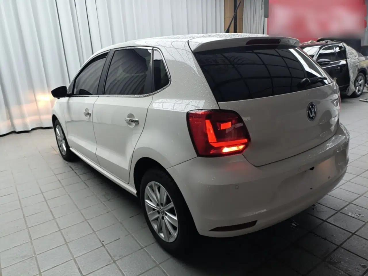 Volkswagen Polo 2014 1.6L Automatic Comfort Edition — миниатюра 4