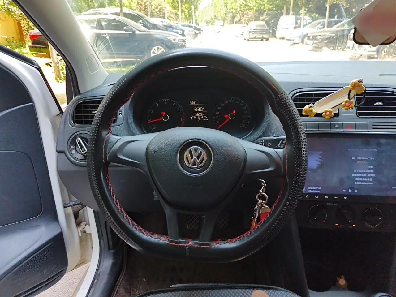 Volkswagen Polo 2016 1.4L Manual Fashion Model — миниатюра 10