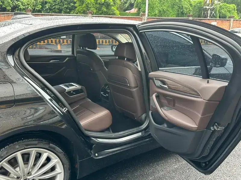2022 BMW 5 Series 530Li Leading Luxury Package — миниатюра 9