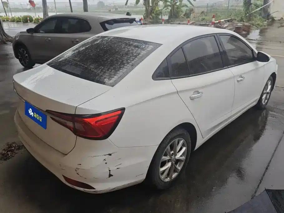 Roewe i5 2019 1.5L Automatic 4G Connected Leading Edition — миниатюра 3