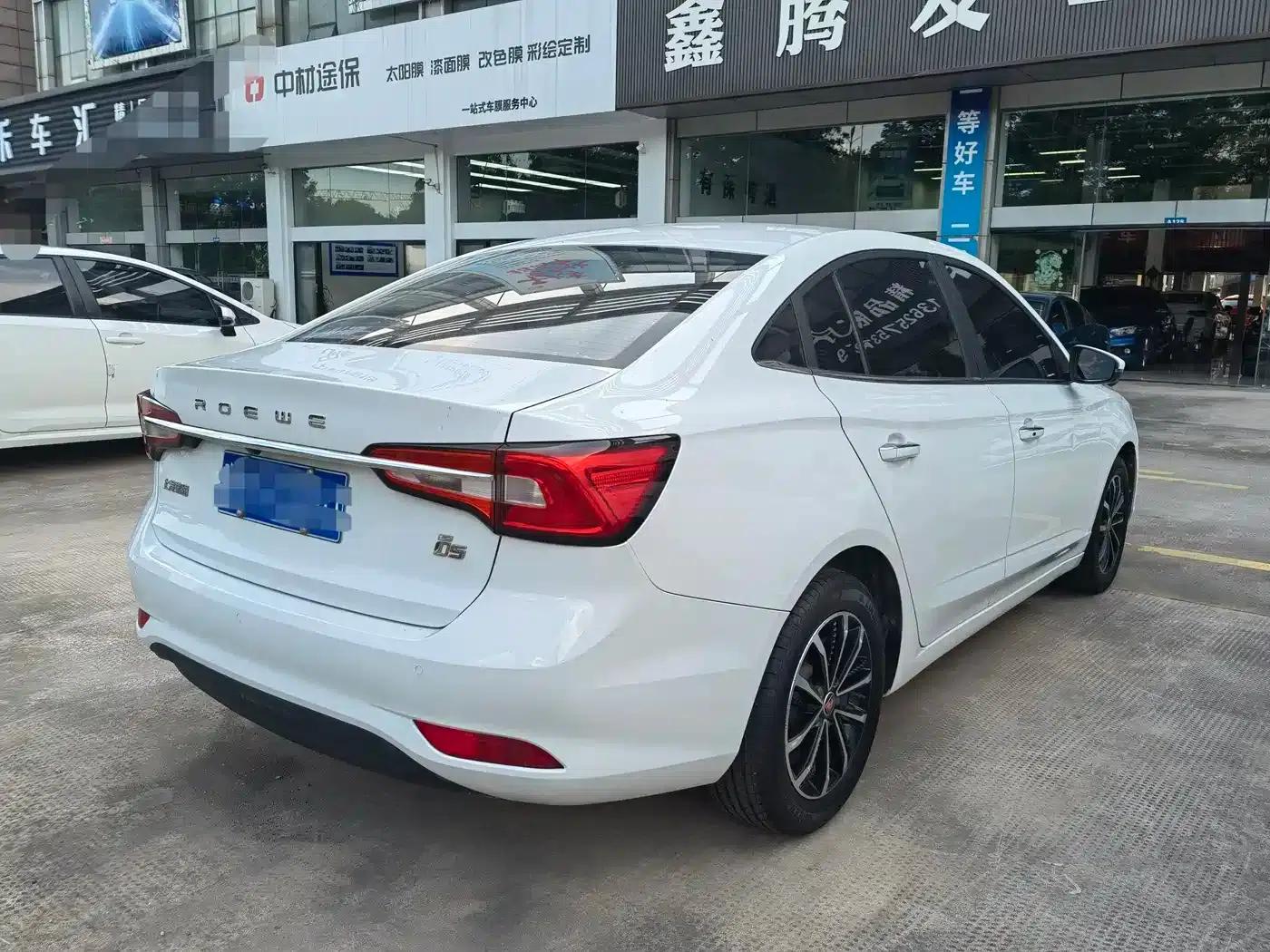 Roewe i5 2020 1.5L Automatic 4G Connected Leading Flagship Edition — миниатюра 4