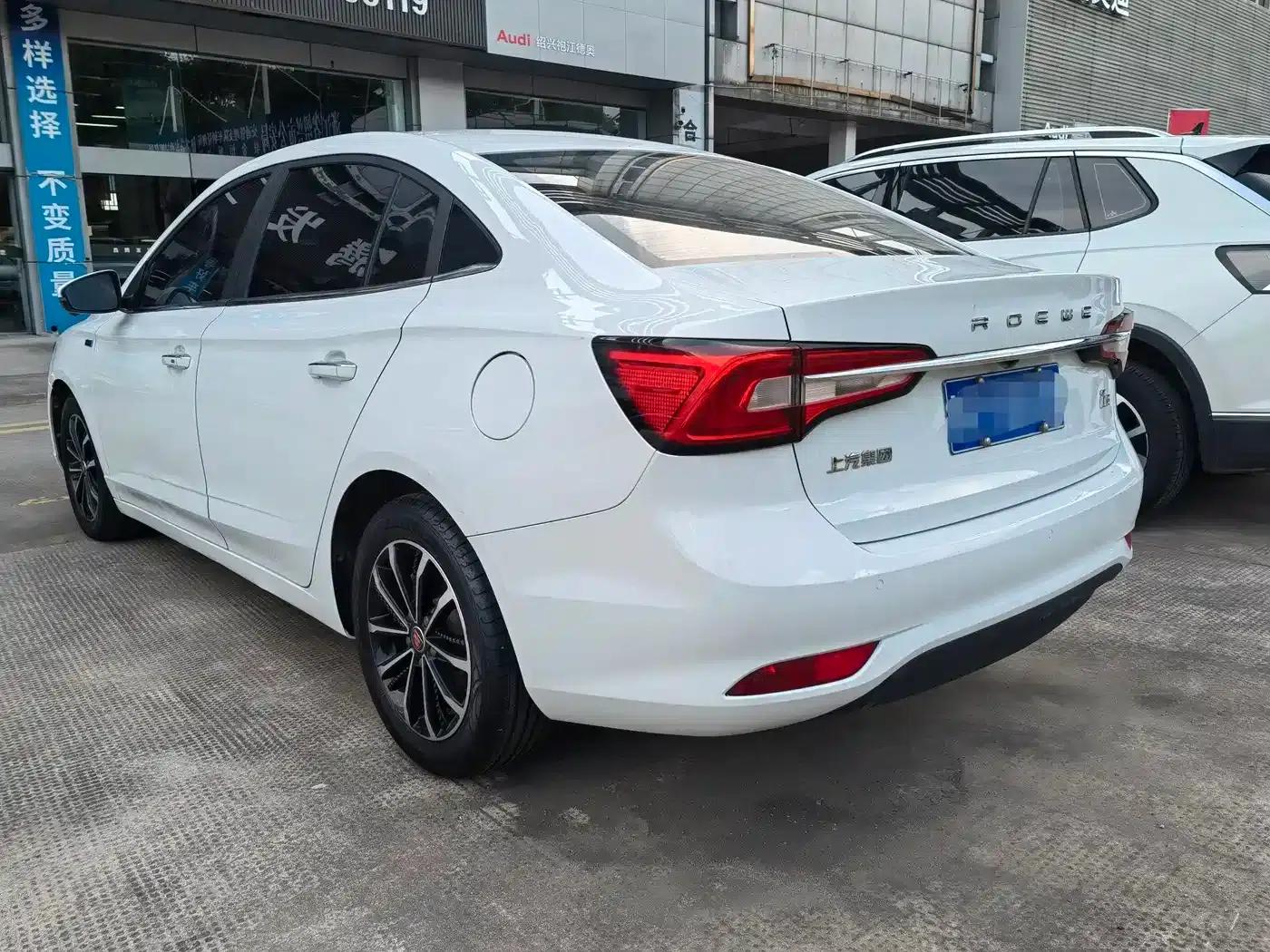 Roewe i5 2020 1.5L Automatic 4G Connected Leading Flagship Edition — миниатюра 6