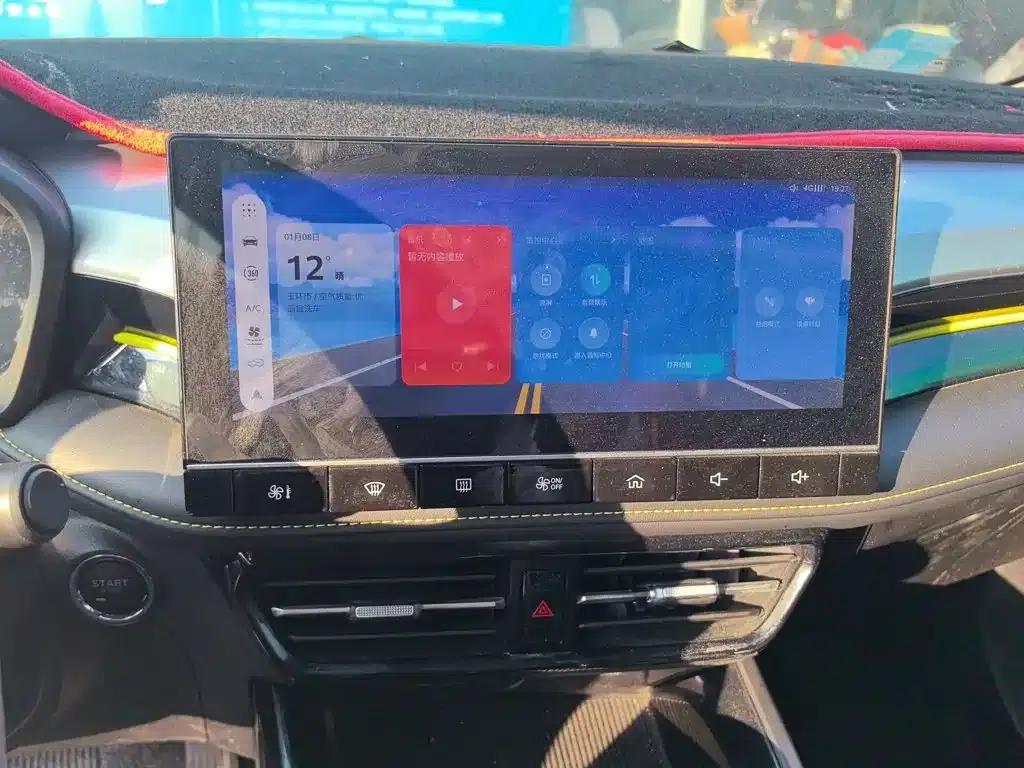 Roewe i5 2021 Facelift 1.5L CVT Diamond Edition — миниатюра 13