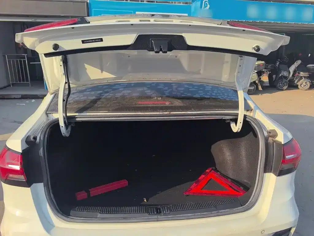 Roewe i5 2021 Facelift 1.5L CVT Diamond Edition — миниатюра 19