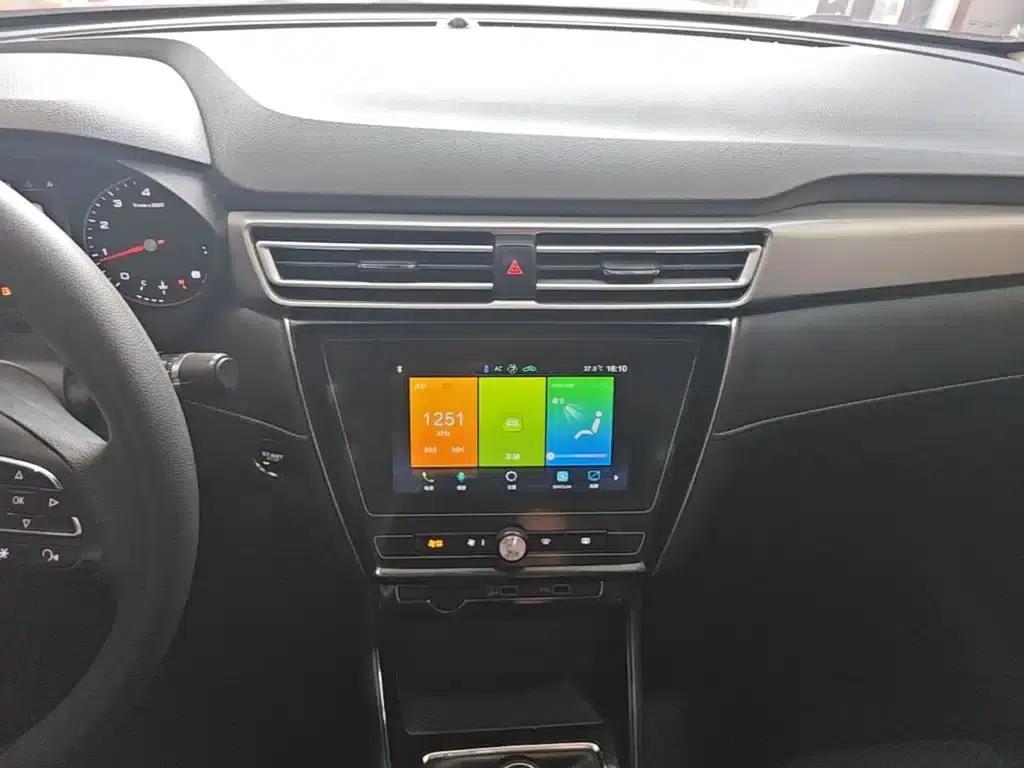 Roewe i5 2019 1.5L Manual 4G Connected Flagship Edition — миниатюра 13