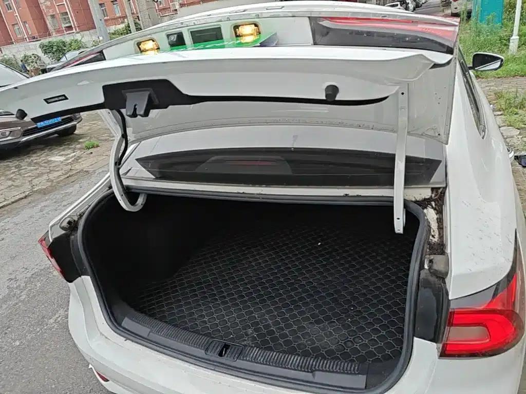 Roewe i5 2020 1.5L Automatic 4G Connected Leading Flagship Edition — миниатюра 19
