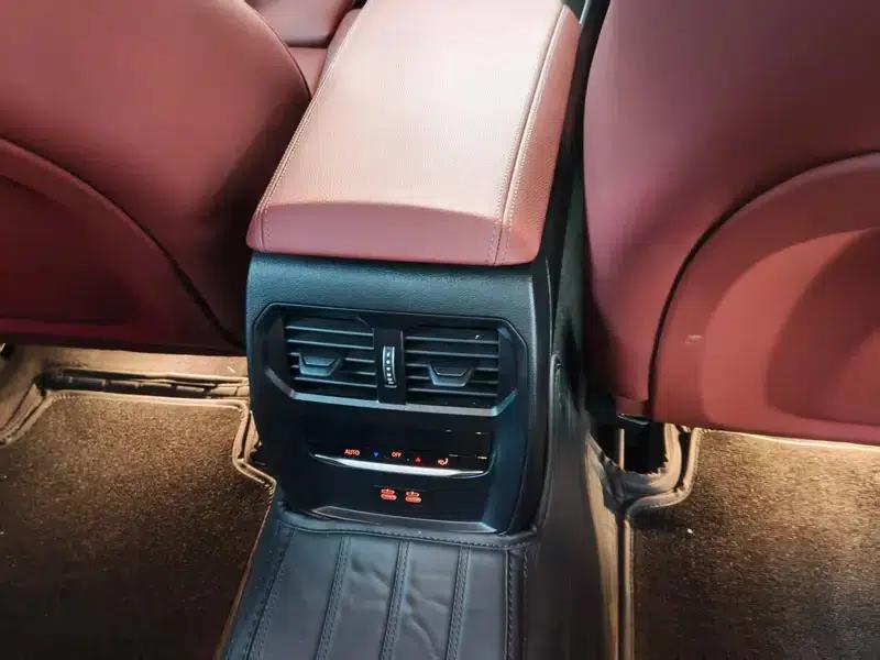 BMW 3 Series 2025 330Li 50th Anniversary Limited Edition — миниатюра 11