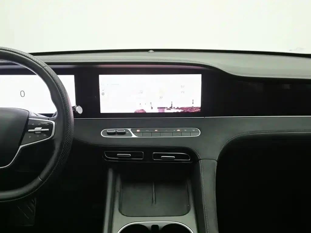 Roewe D7 2023 DMH 125km Flagship Edition — миниатюра 12