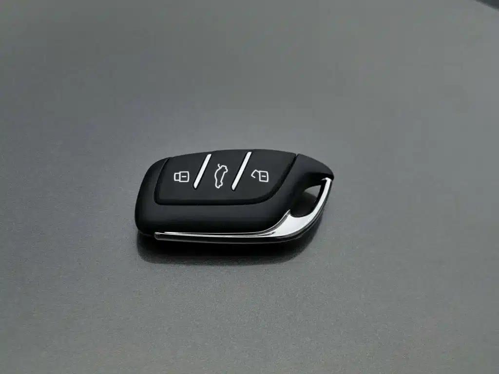 Roewe D7 2023 DMH 125km Flagship Edition — миниатюра 19