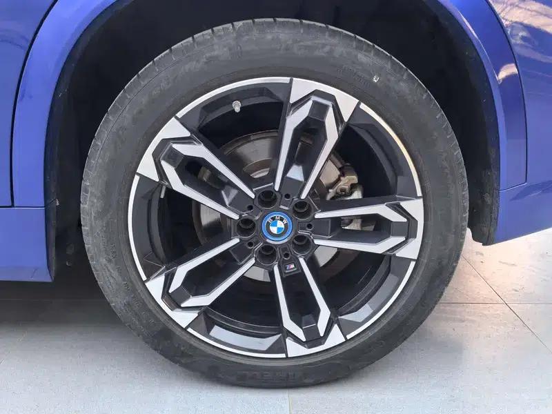 2023 BMW iX1 xDrive30L M Sport Package — миниатюра 6