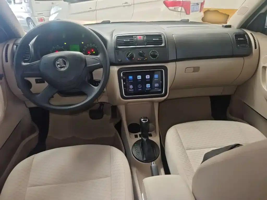 Fabia 2014 1.4L Automatic Crystal Edition — миниатюра 10