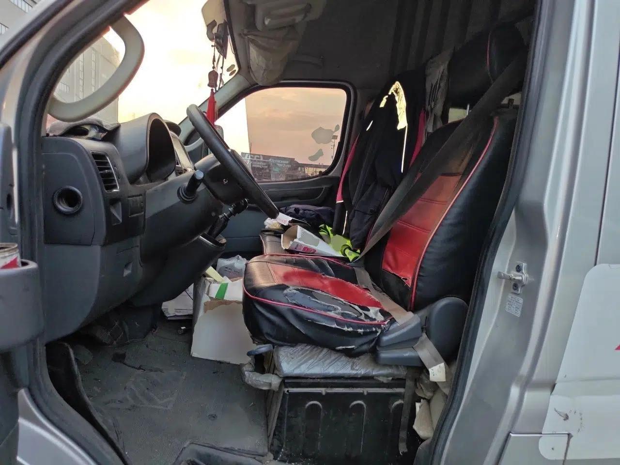 Dongfeng Yufeng 2021 2.0T Power King Front-Drive Logistics Vehicle Long Wheelbase High Roof 6-9 Seats China VI ZD20 — миниатюра 14