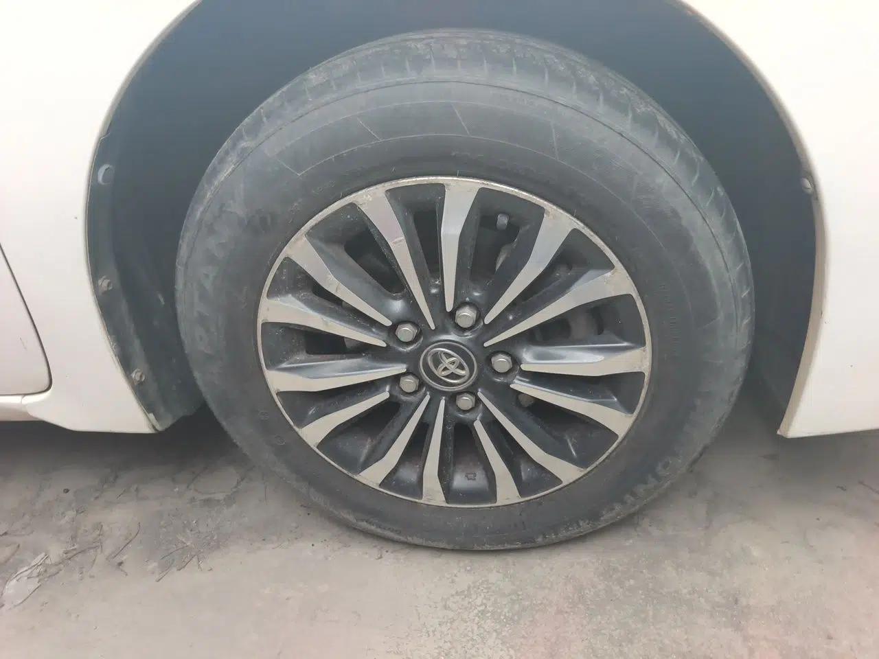 Toyota Corolla 2017 Revised Version 1.2T S-CVT GL — миниатюра 8