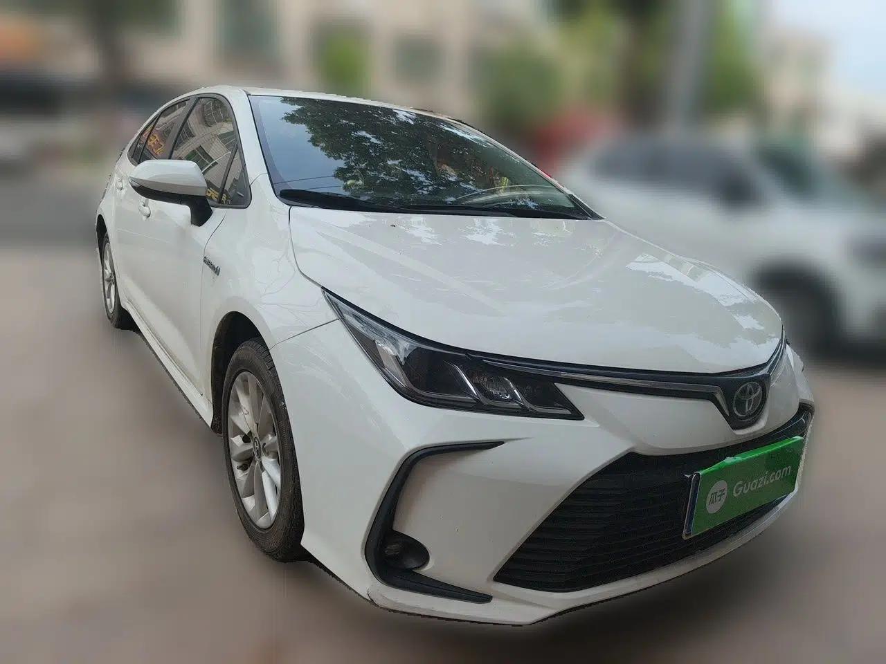 Toyota Corolla 2021 Dual-Motor 1.8L E-CVT Elite Edition — миниатюра 3